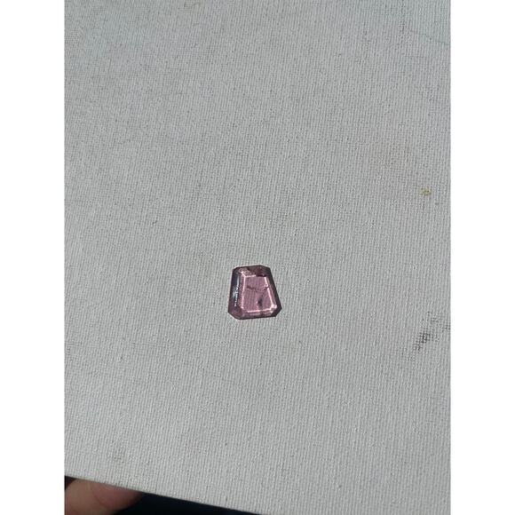 7.5 ct Himalaya Mine Pink Tourmaline - Custom Cut Shield - Picture 10 of 11